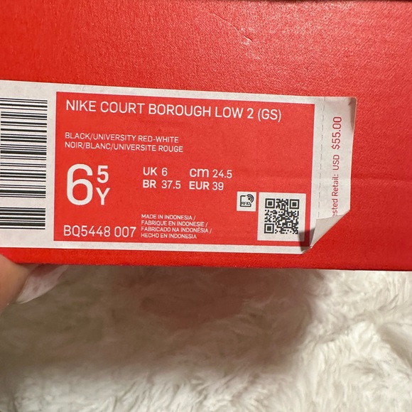 Red/Black/White GS NIKE BOUROUG. Excellent condition worn once. Big Kid 6.5/ 8pm - Picture 3 of 3